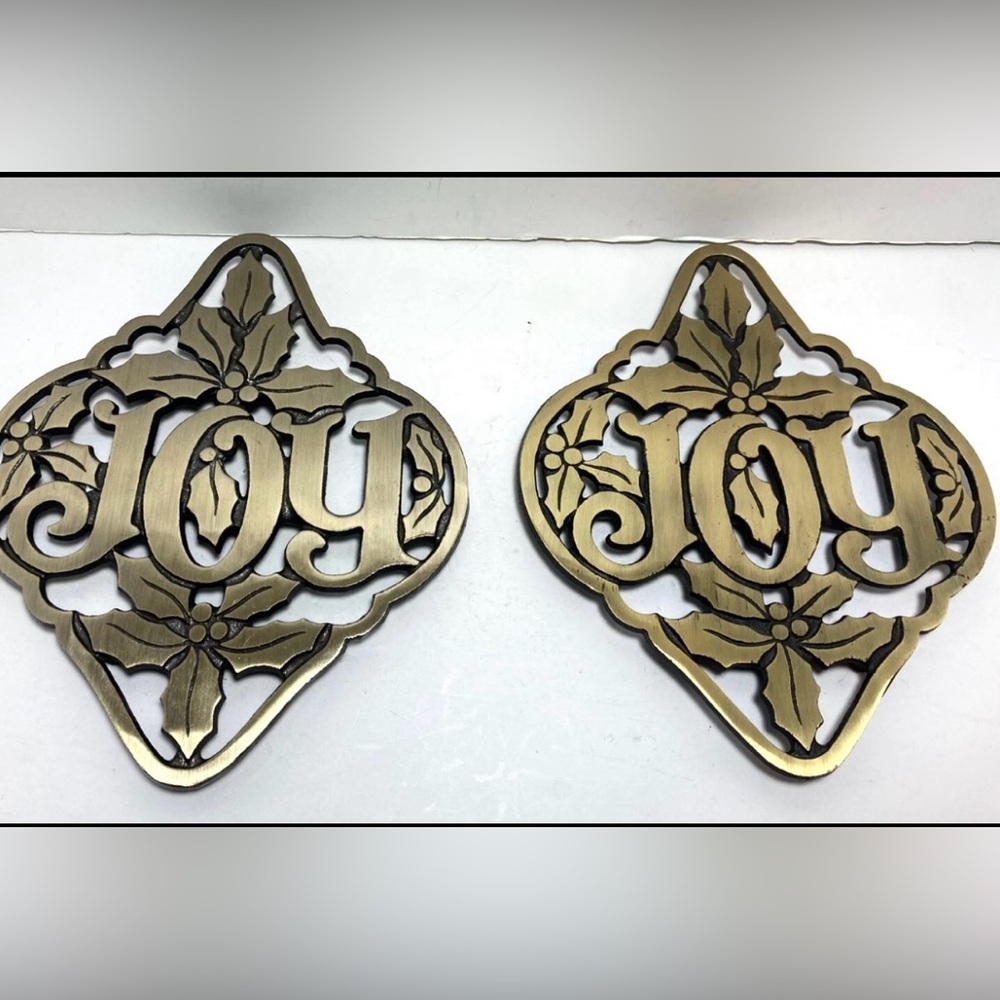 2 Vtg Cast Brass Footed Wall Hanging Decoration Trivet  JOY Holly 8" x 7" 2 Set